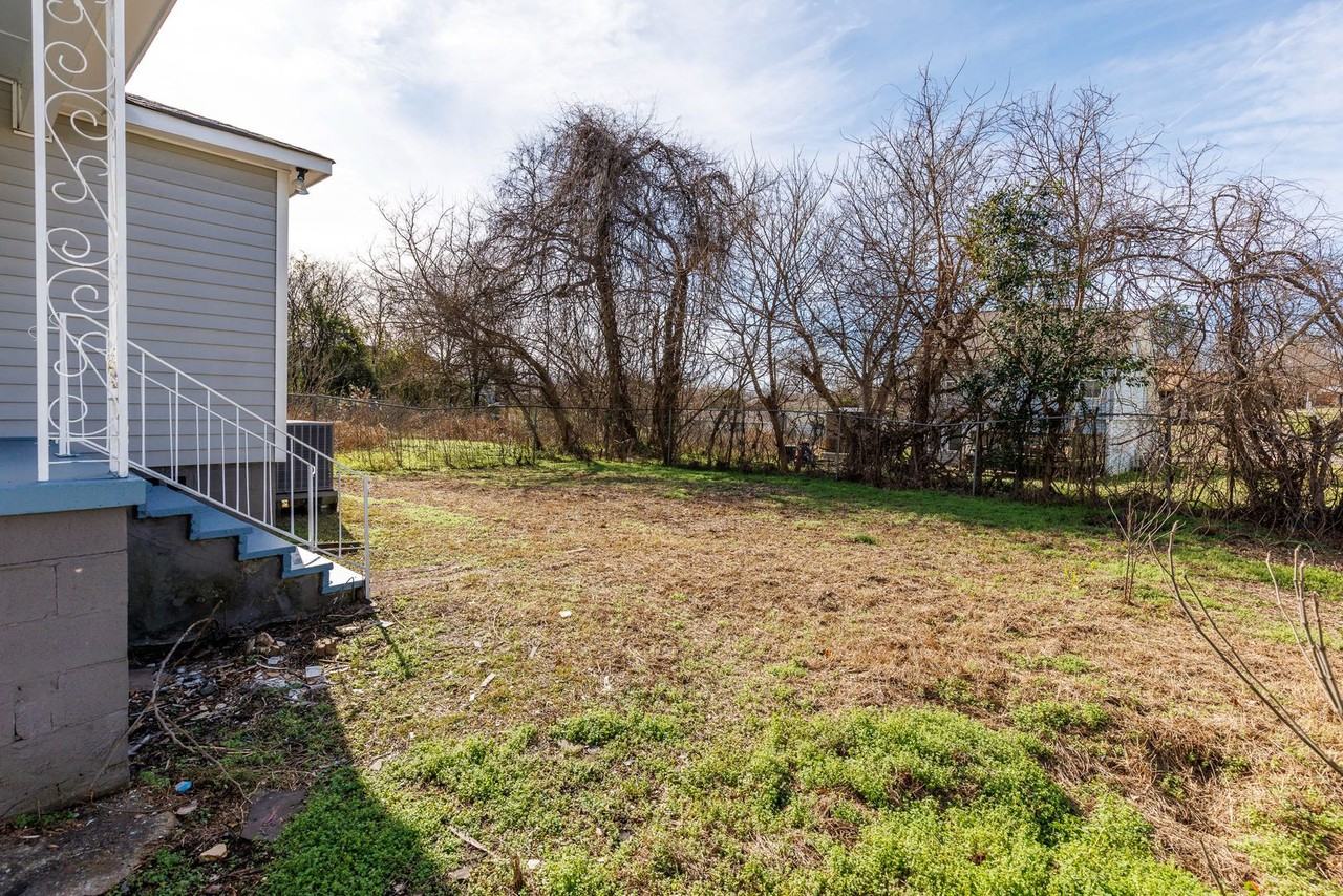 408 Miles Ave - Photo 6 of 17