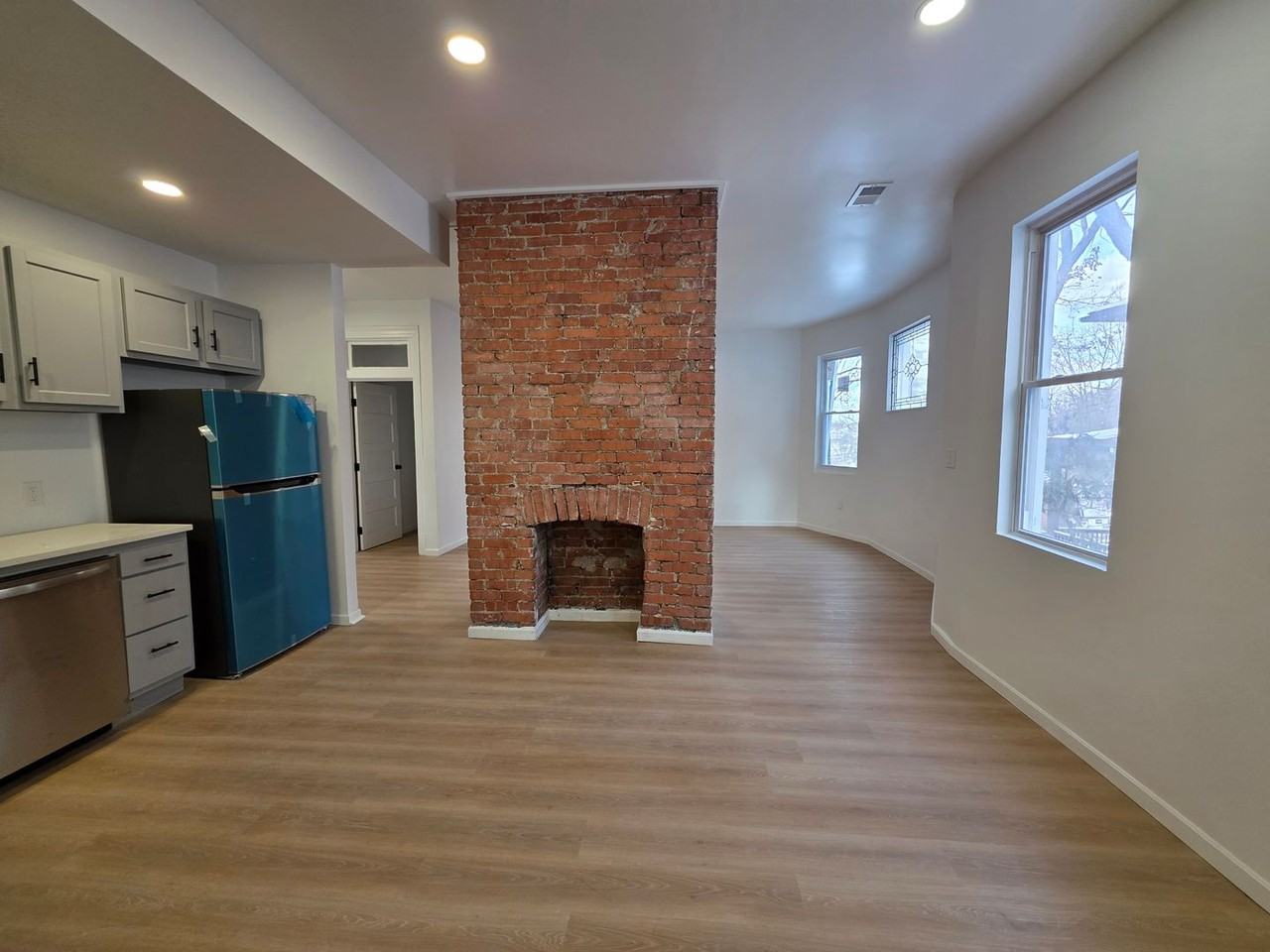 4 E Mcintyre Ave #2 - Photo 4 of 28