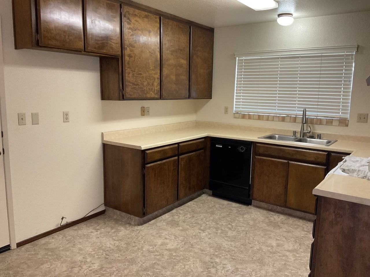 3255 Holly Dr Apt A - Photo 5 of 10