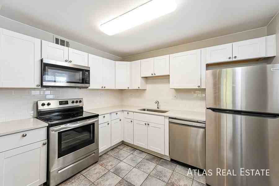 916 Victor St - Photo 6 of 20