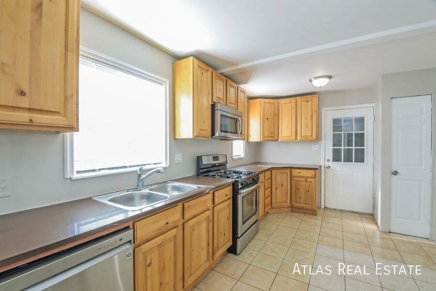 941 S Alcott St - Photo 6 of 20