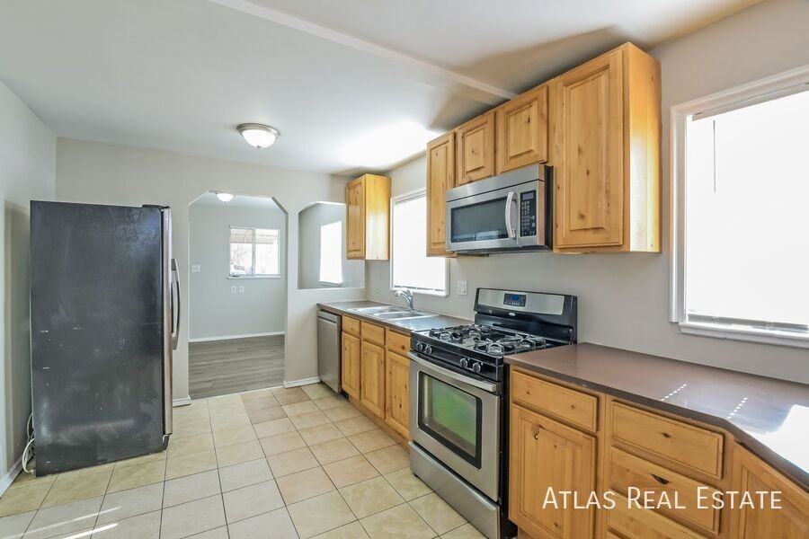 941 S Alcott St - Photo 7 of 20