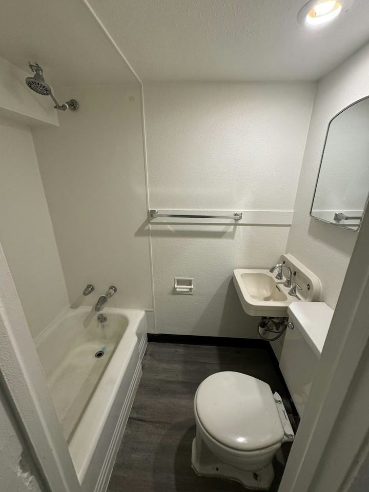 1213 Quincy Street, Unit 1 - Photo 5 of 5