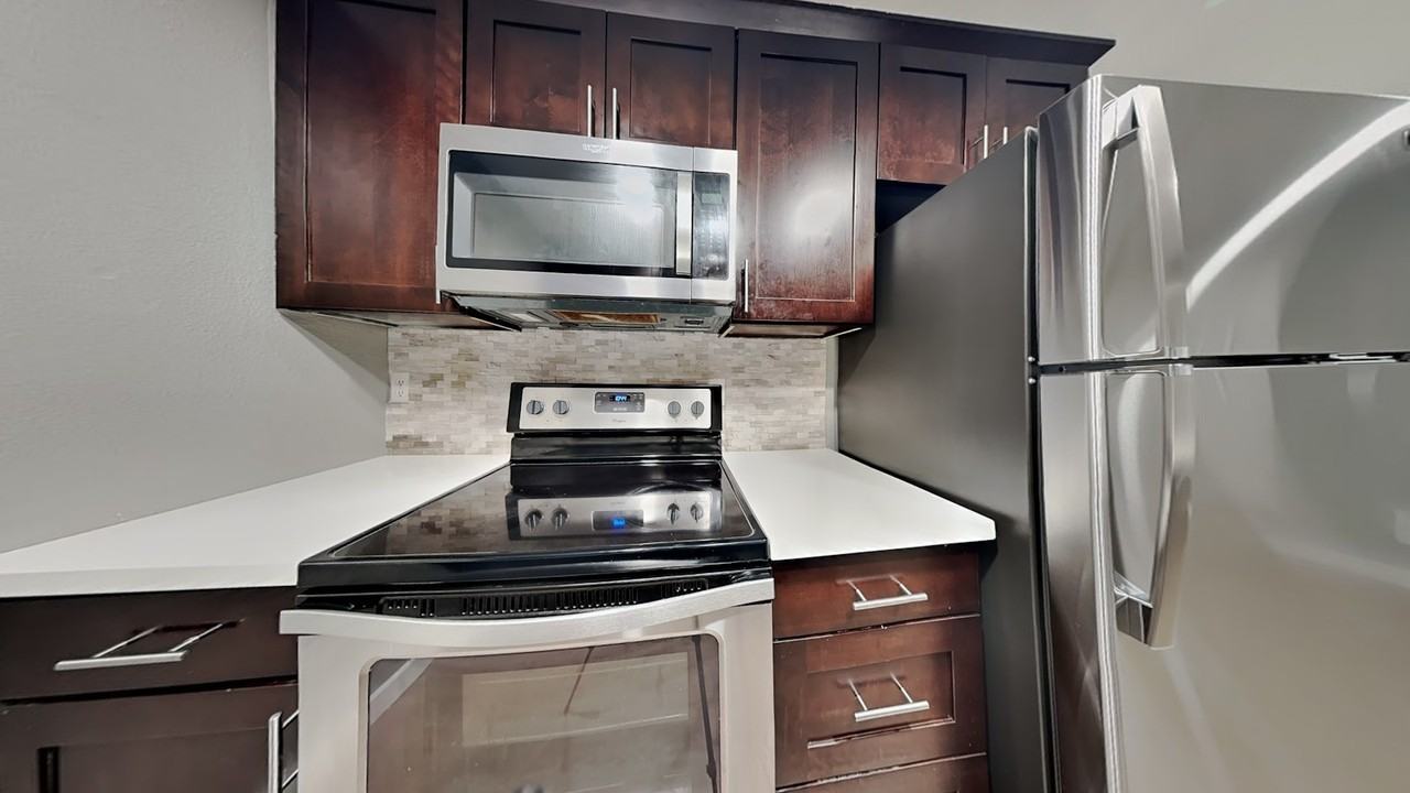 1105 South Woodlawn Street, Unit 2 - Photo 2 of 36