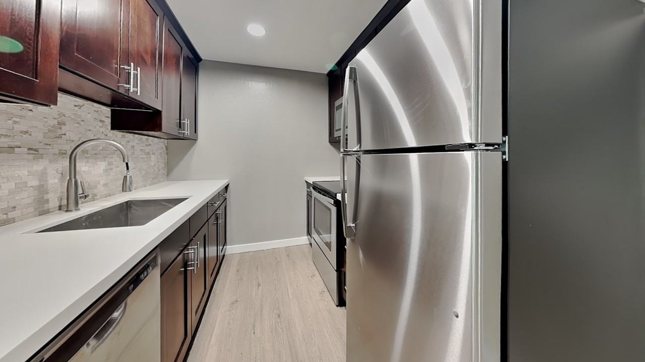 1105 South Woodlawn Street, Unit 2 - Photo 3 of 36