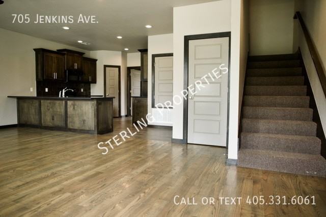 705 Jenkins Ave - Photo 4 of 39