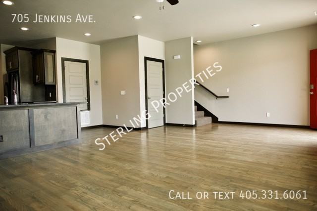 705 Jenkins Ave - Photo 5 of 39