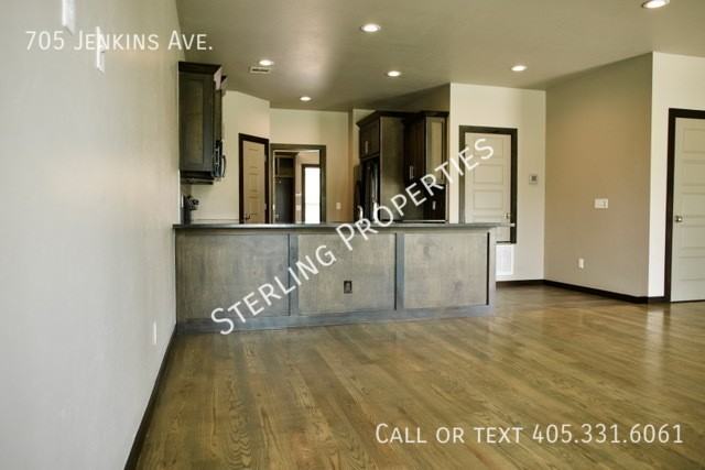 705 Jenkins Ave - Photo 6 of 39