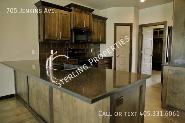 705 Jenkins Ave - Photo 7 of 39