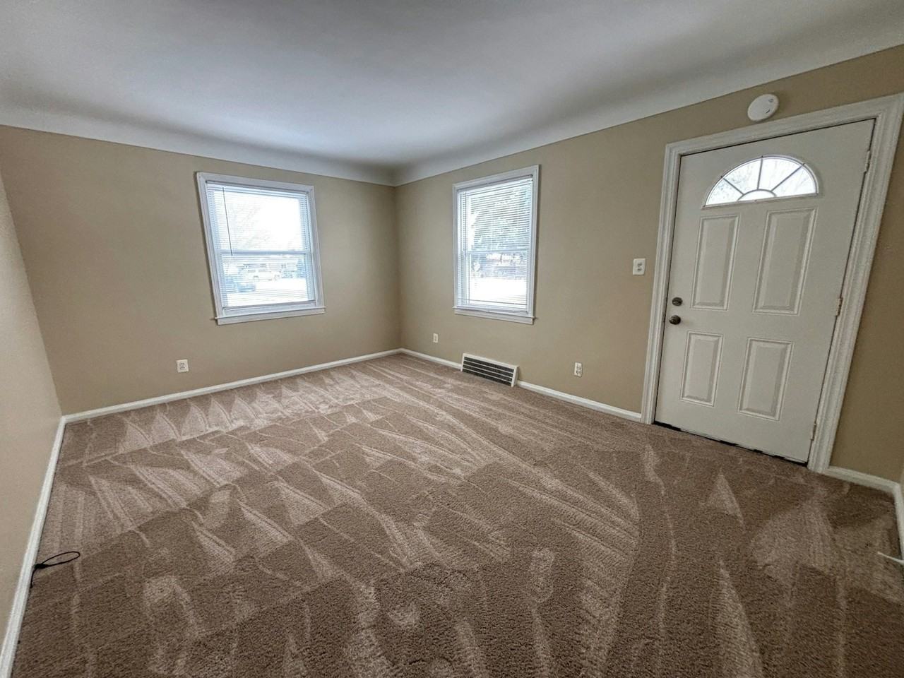 22517 Petersburg Avenue - Photo 2 of 10