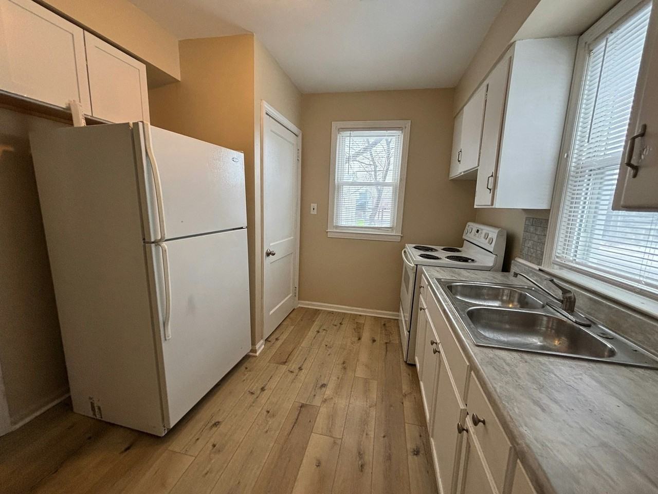 22517 Petersburg Avenue - Photo 4 of 10