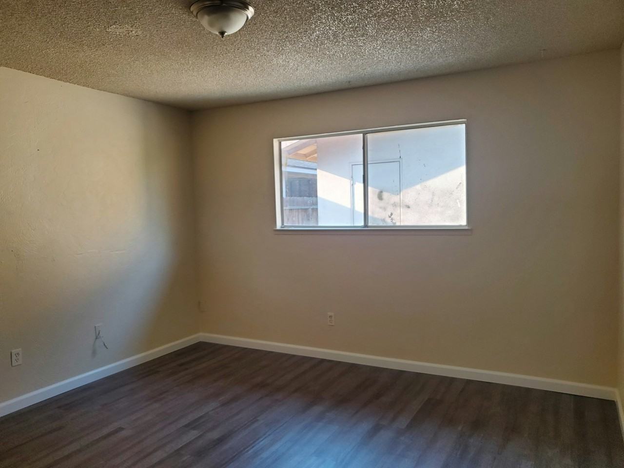 3007 West Walnut Avenue - Photo 3 of 5