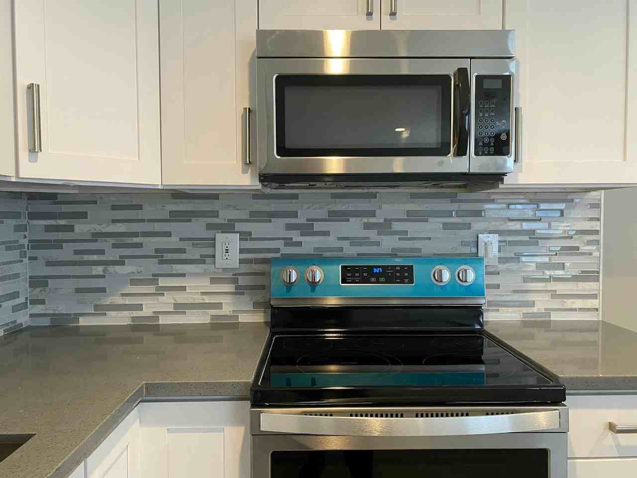 7132 47th Avenue Southwest, Unit 4 - Photo 4 of 11