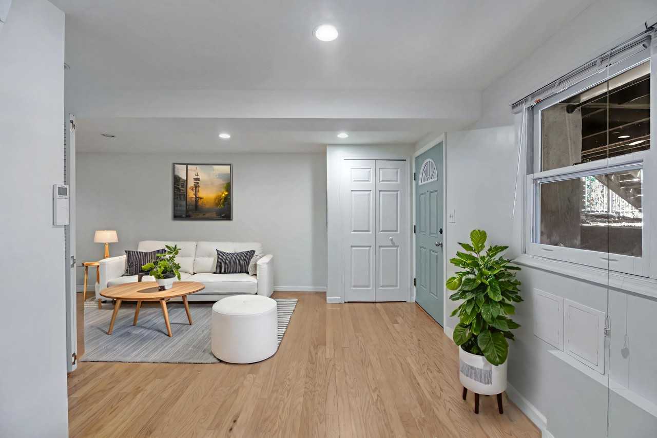 1112 4th St Ne - Photo 2 of 15