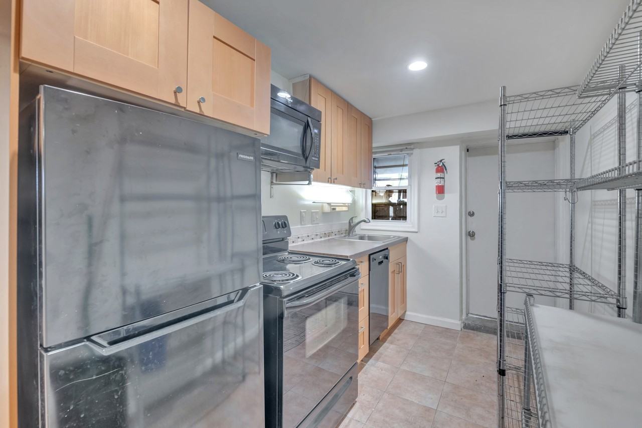 1112 4th St Ne - Photo 7 of 15