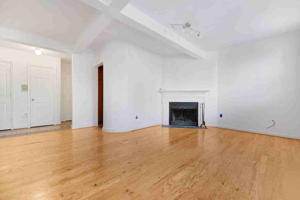 1810 California St Nw #101 - Photo 6 of 8