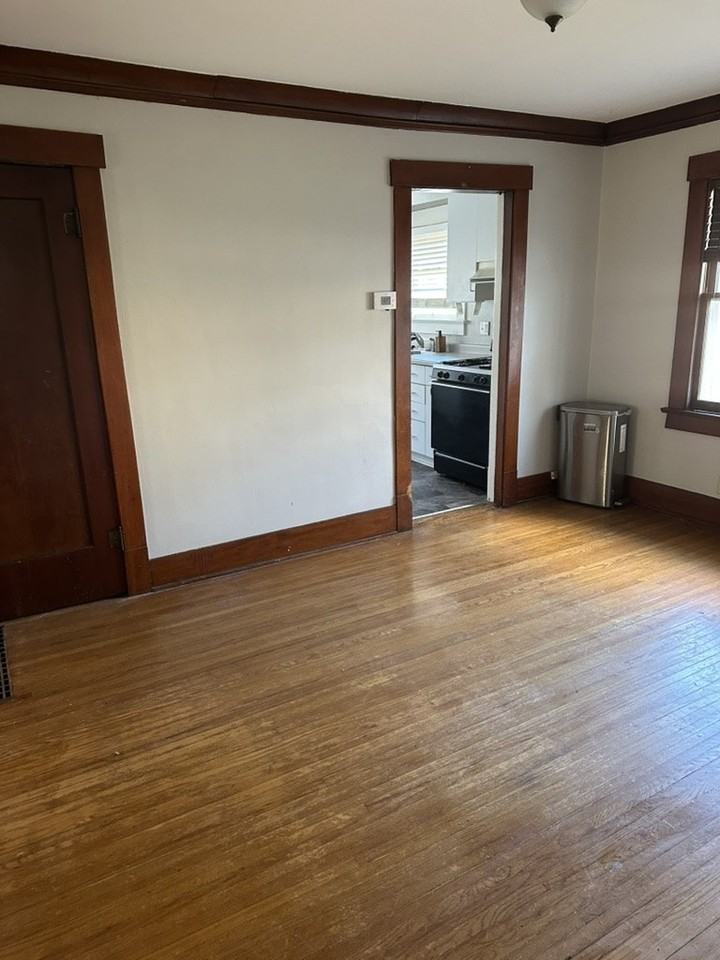 204 South Linden Avenue - Photo 4 of 9