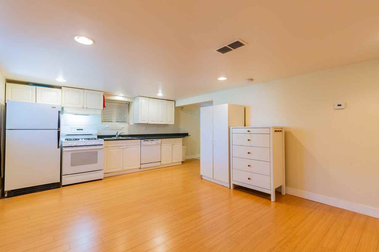 481 19th Ave W Bsmt Unit - Photo 3 of 11