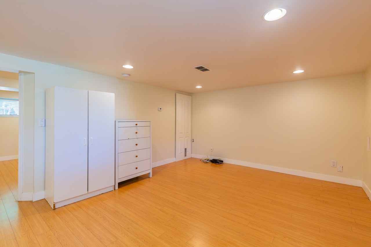 481 19th Ave W Bsmt Unit - Photo 4 of 11