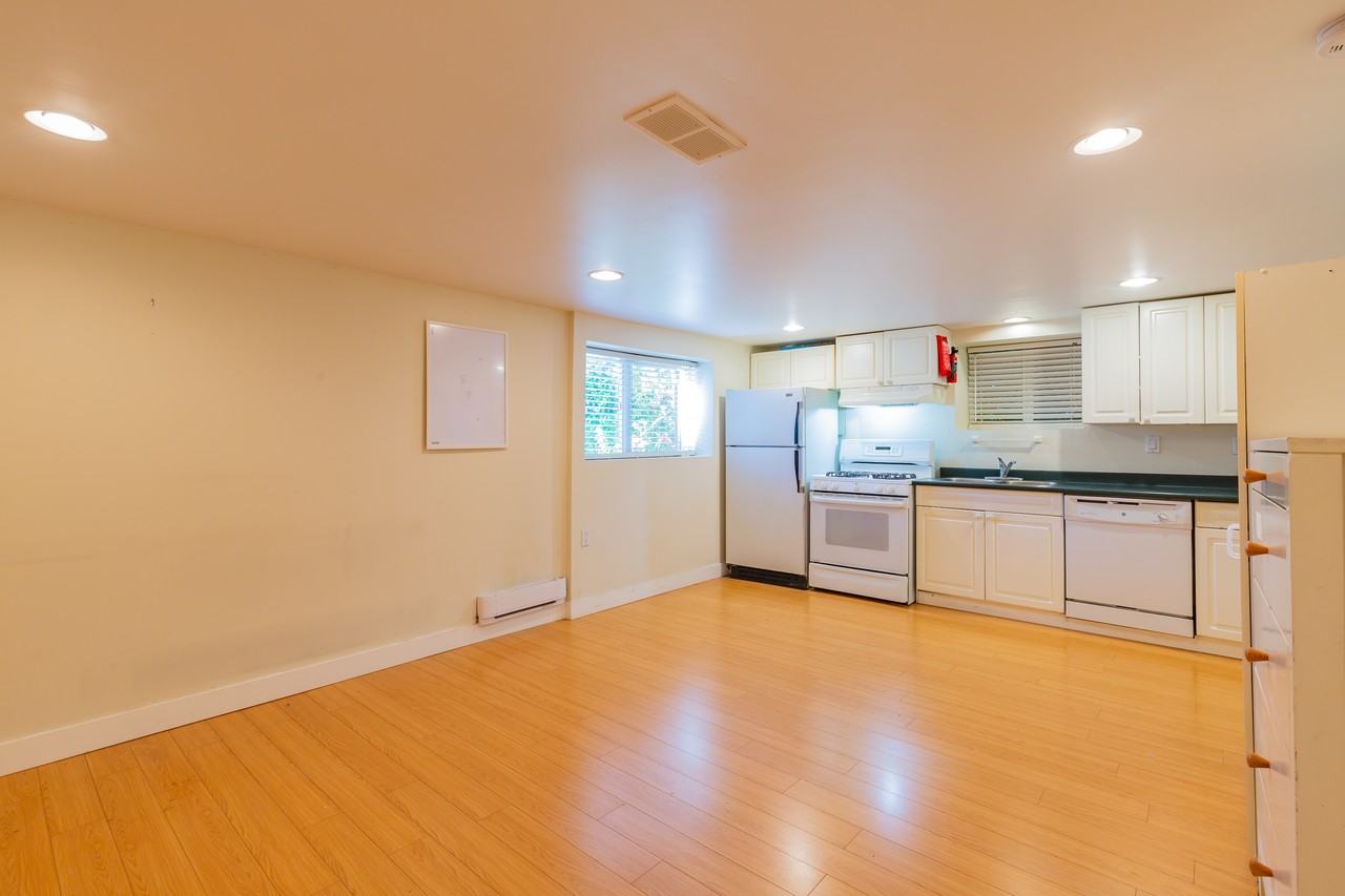 481 19th Ave W Bsmt Unit - Photo 5 of 11