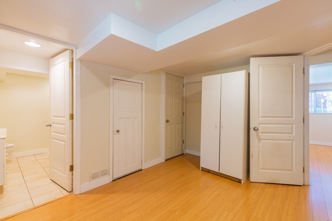 481 19th Ave W Bsmt Unit - Photo 6 of 11