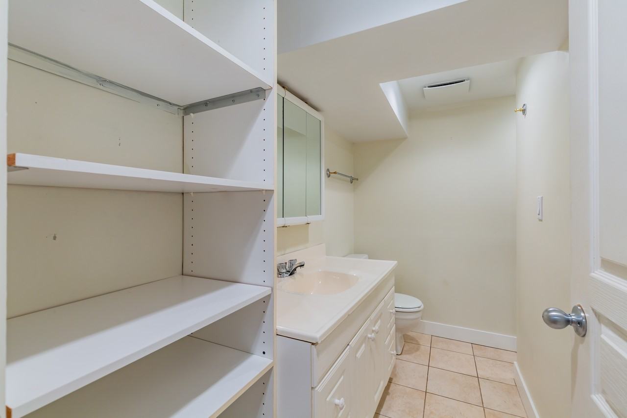 481 19th Ave W Bsmt Unit - Photo 7 of 11