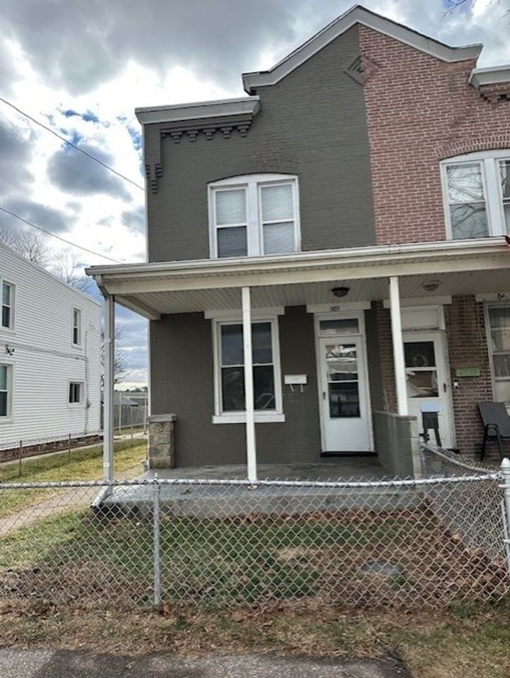 6745 Somerset St - Photo 2 of 15