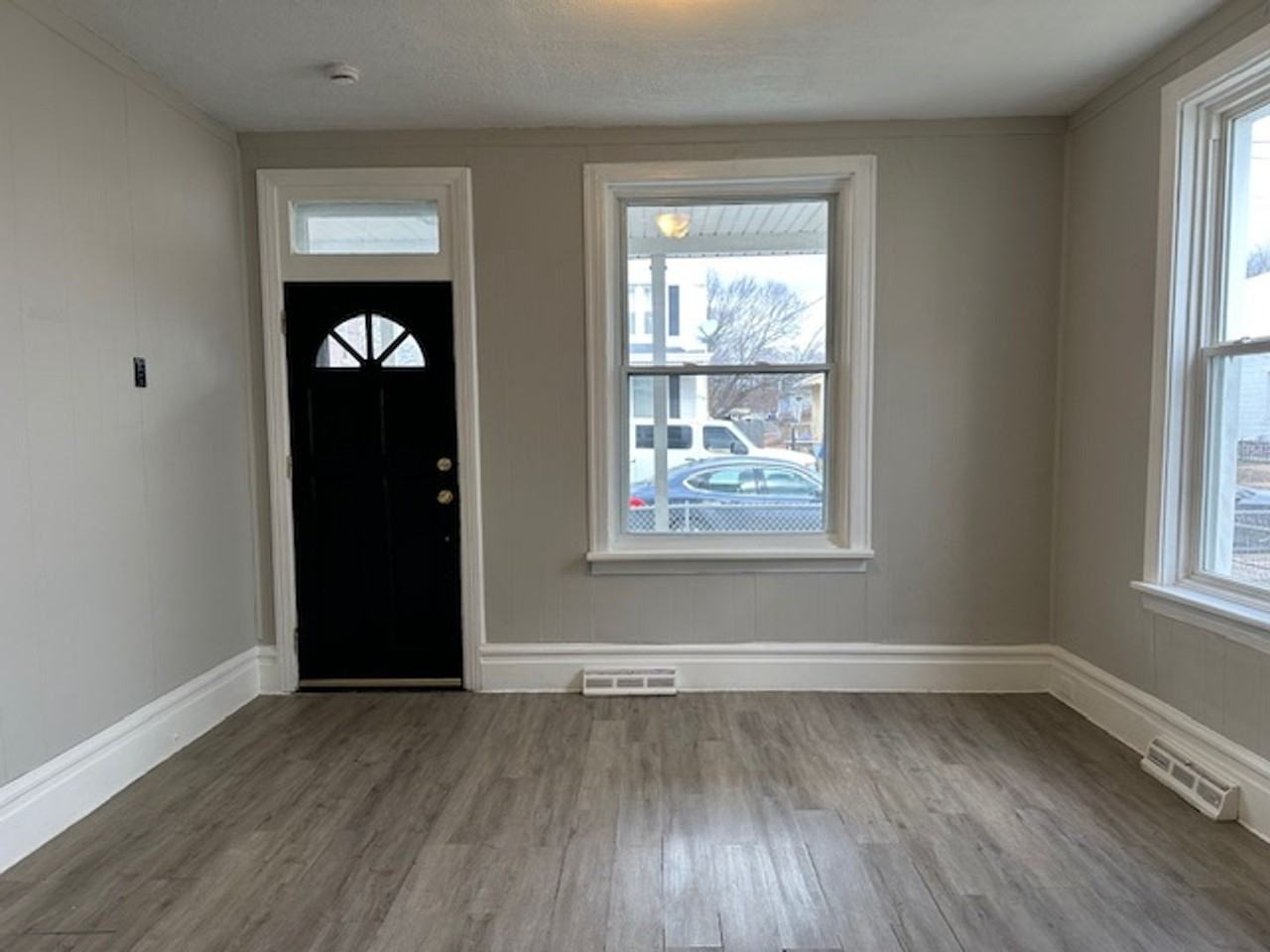 6745 Somerset St - Photo 5 of 15