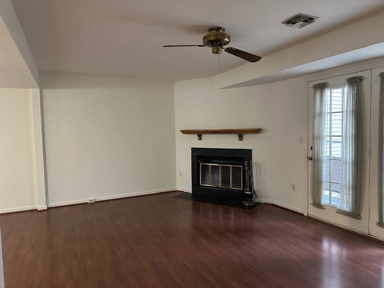 503 Barrington Ct - Photo 3 of 17