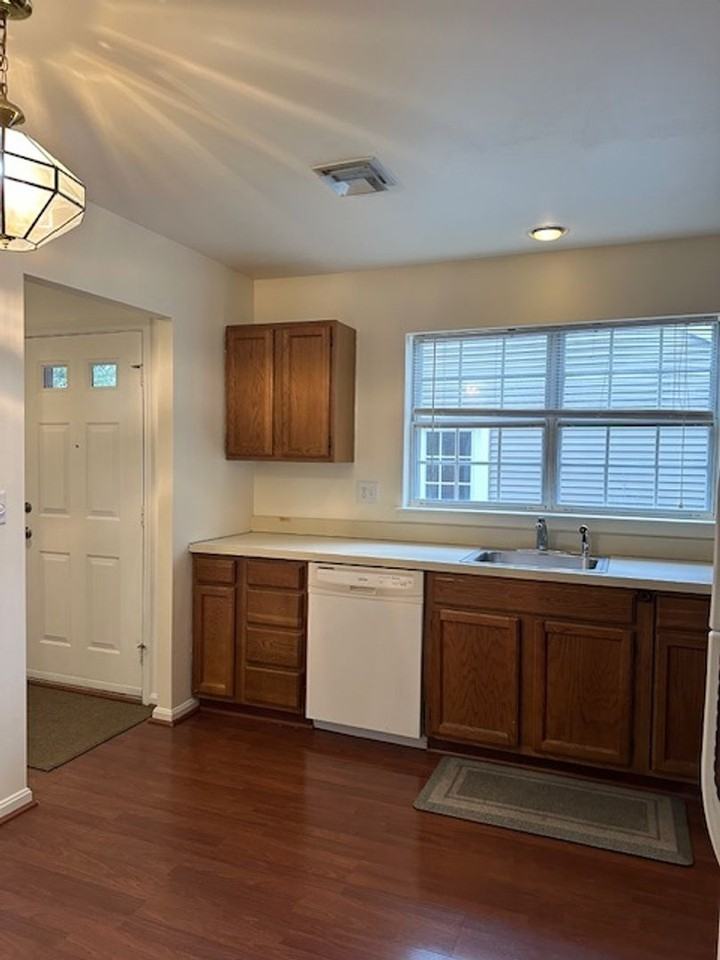 503 Barrington Ct - Photo 6 of 17