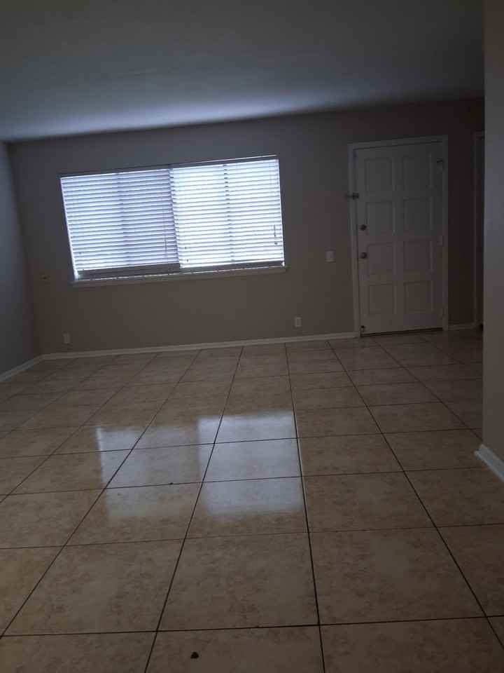 409 Lakebend Pl - Photo 2 of 11