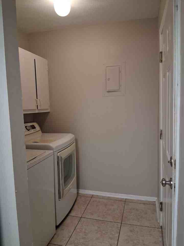 409 Lakebend Pl - Photo 4 of 11