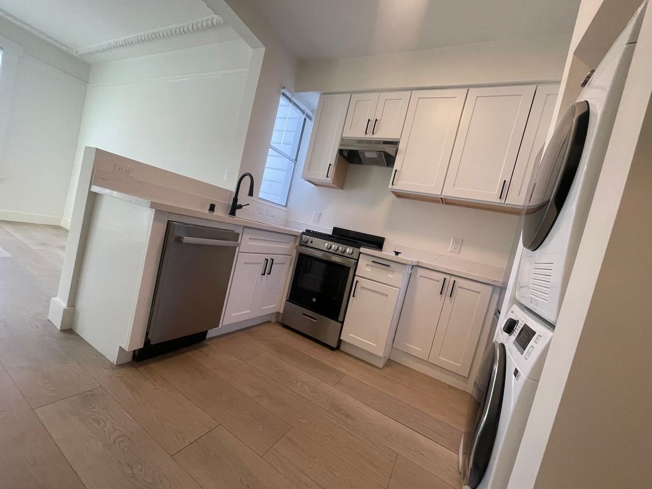 1450 Castro St #6 - Photo 5 of 19