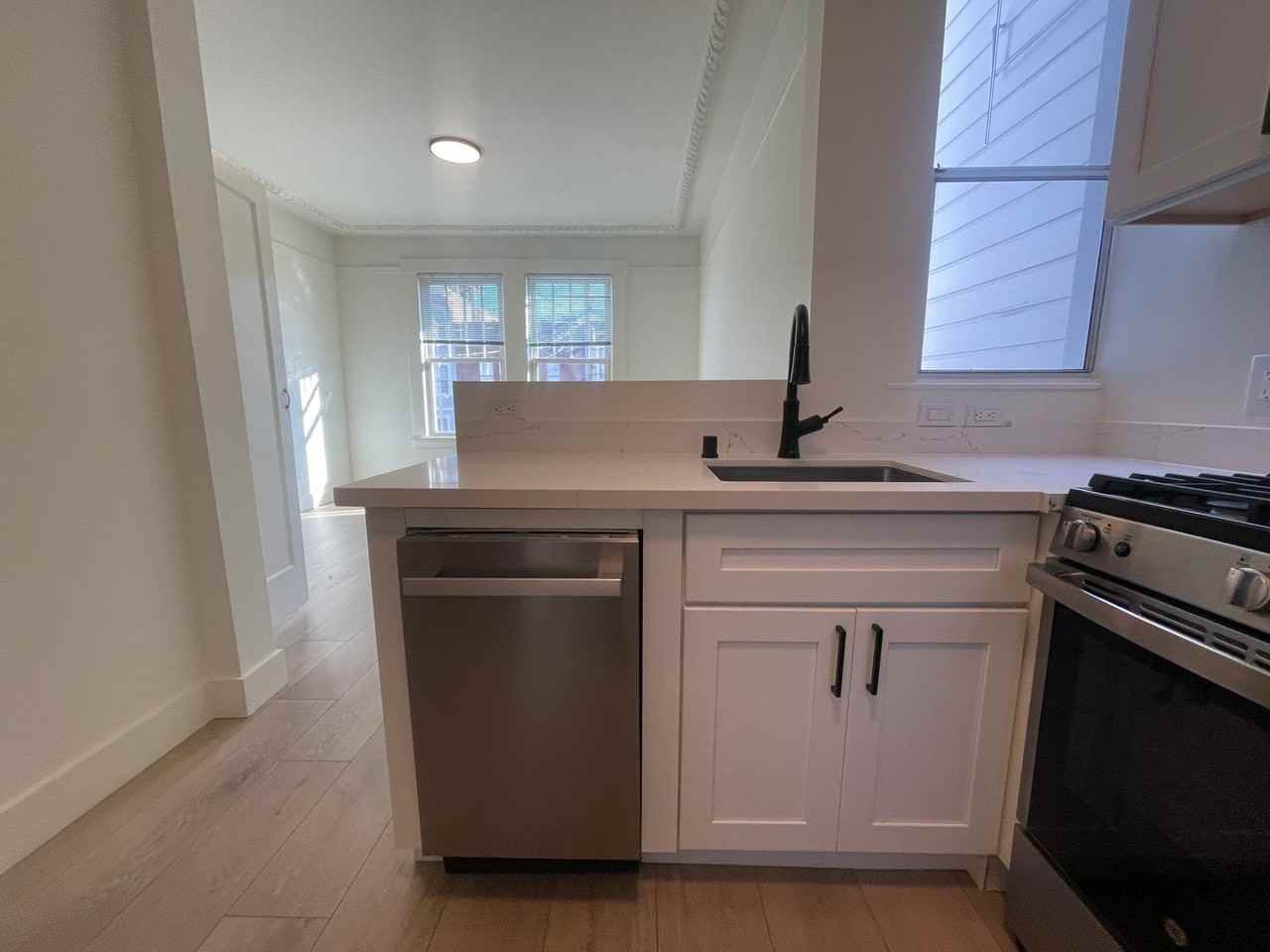 1450 Castro St #6 - Photo 7 of 19