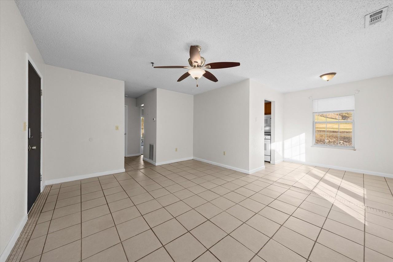 2107 N Keebler Ave #B - Photo 3 of 12