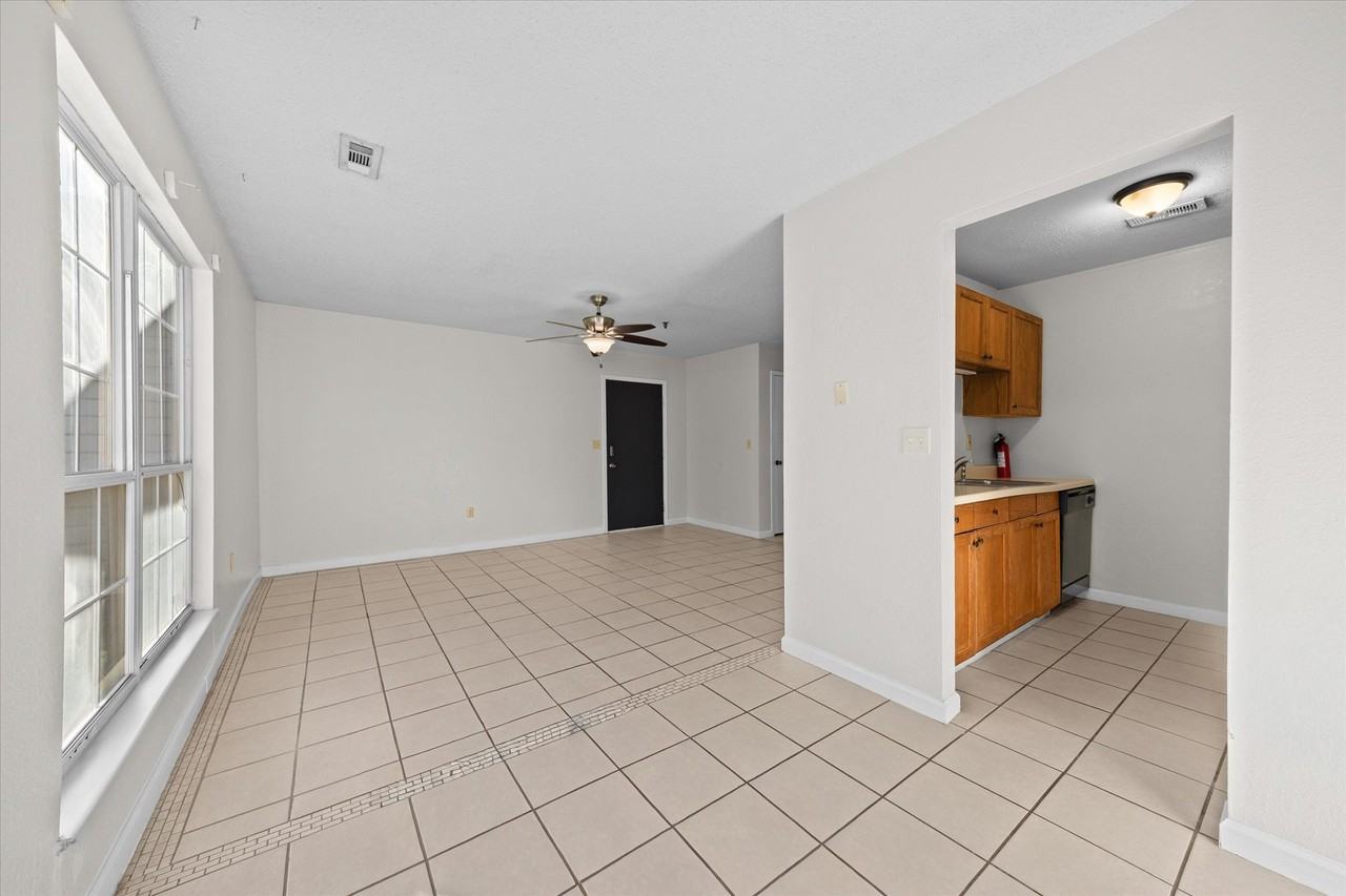 2107 N Keebler Ave #B - Photo 4 of 12