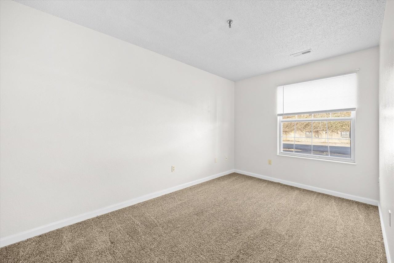 2107 N Keebler Ave #B - Photo 6 of 12