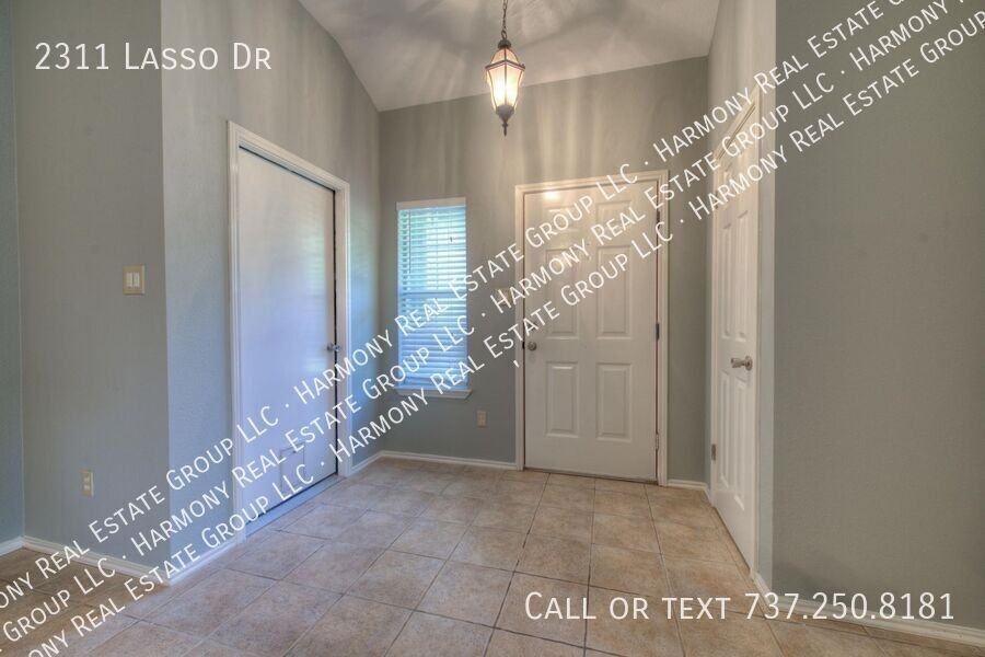 2311 Lasso Dr - Photo 4 of 19