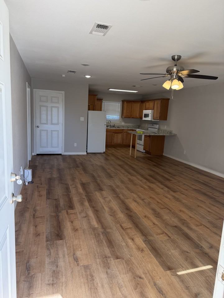 6641 W Fm 922 #B - Photo 2 of 12