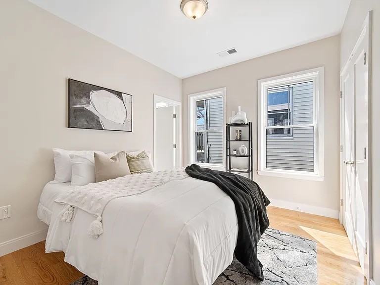 4 Hecla St #1 - Photo 3 of 8