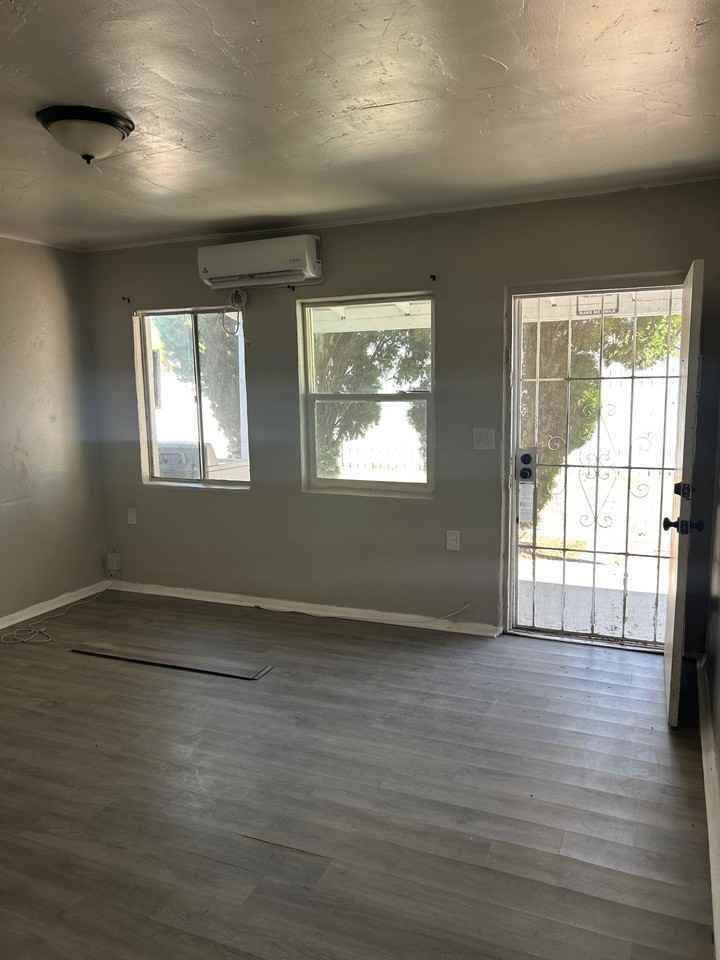 231 W 6th St #231 - Photo 3 of 7