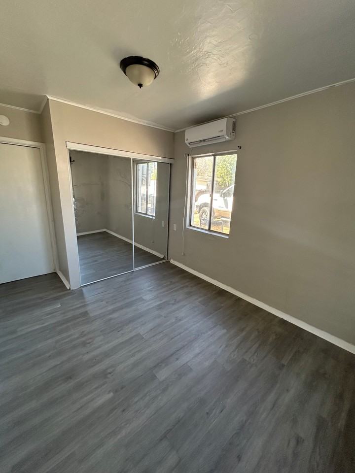 231 W 6th St #231 - Photo 4 of 7