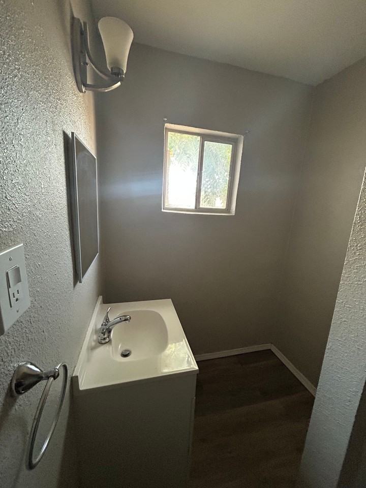 231 W 6th St #231 - Photo 6 of 7