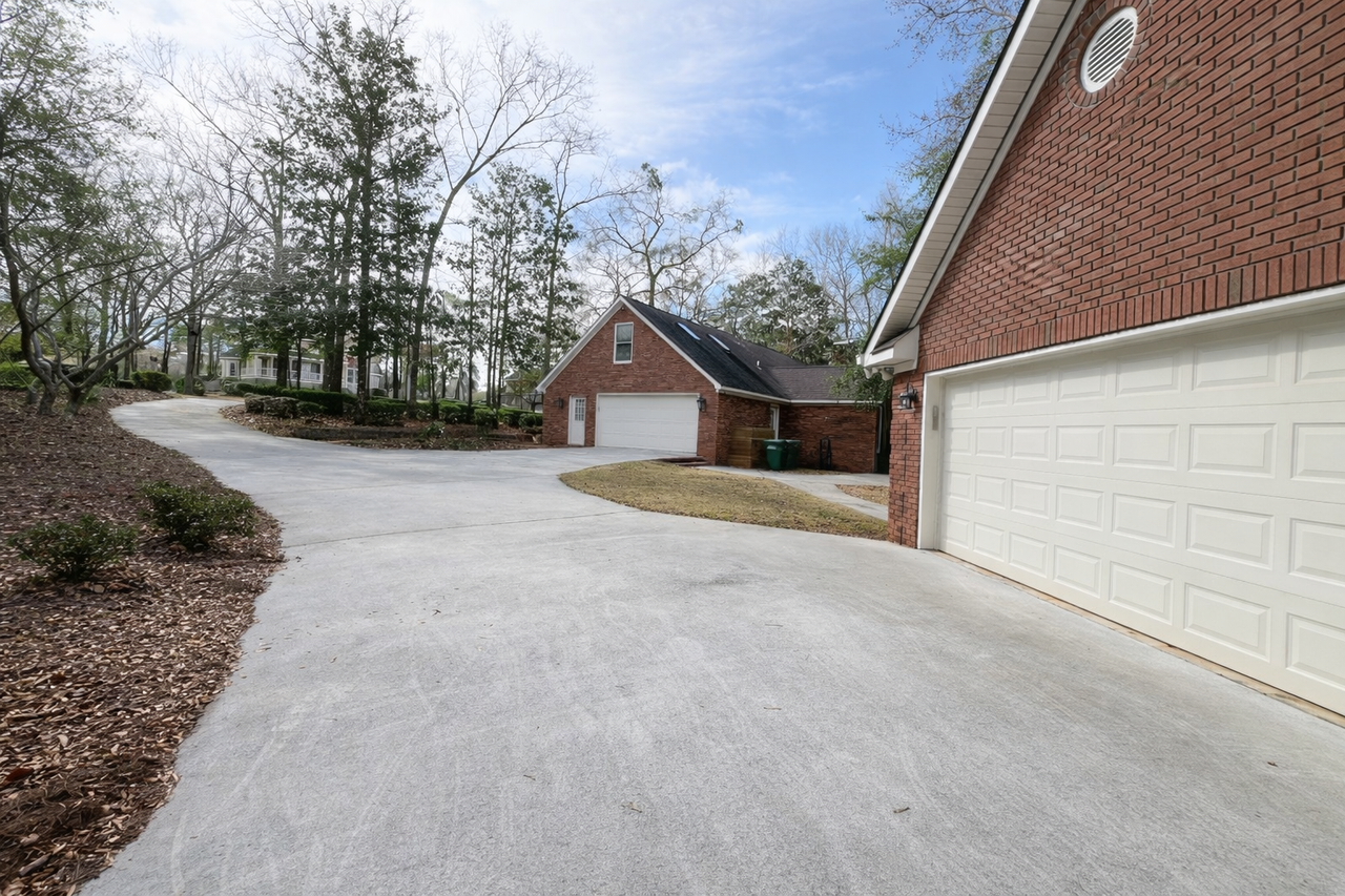 213 Falcon Crst #NA - Photo 3 of 23