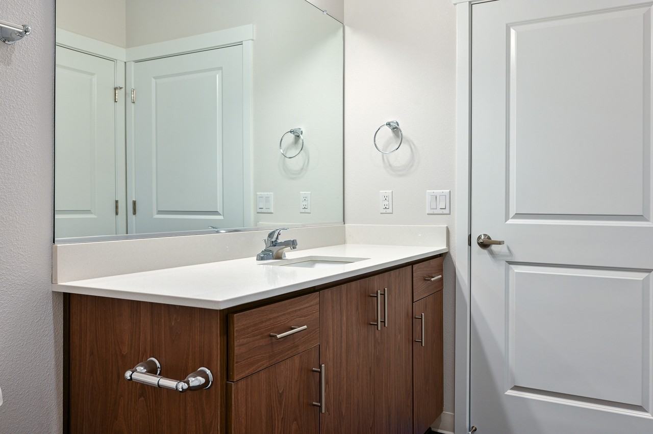 1925 Nw 24th Pl #304 - Photo 4 of 13