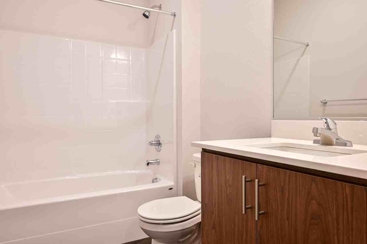 1925 Nw 24th Pl #304 - Photo 5 of 13