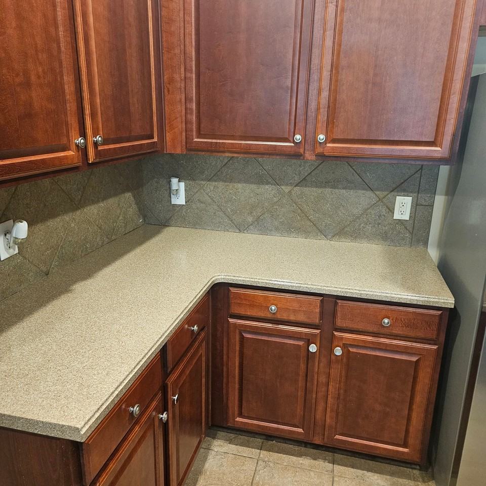 1052 Crown Blvd - Photo 4 of 16