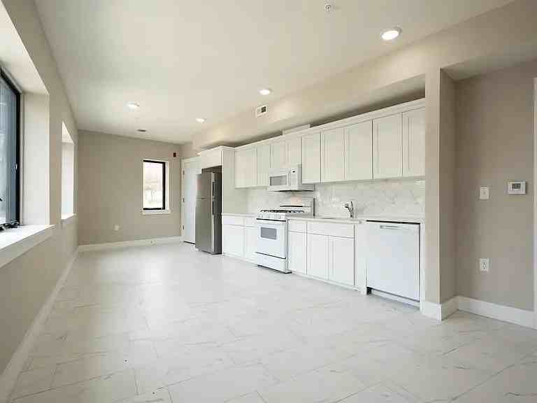 242 Beacon Ave #102 - Photo 7 of 9