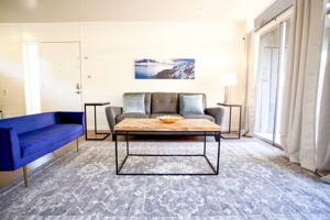 featured image of 604 E 8th St #604