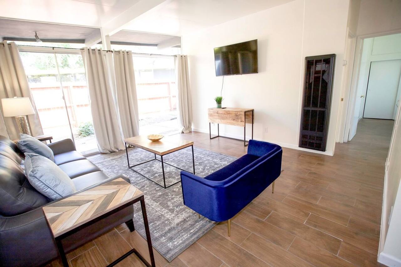 604 E 8th St #604 - Photo 3 of 13